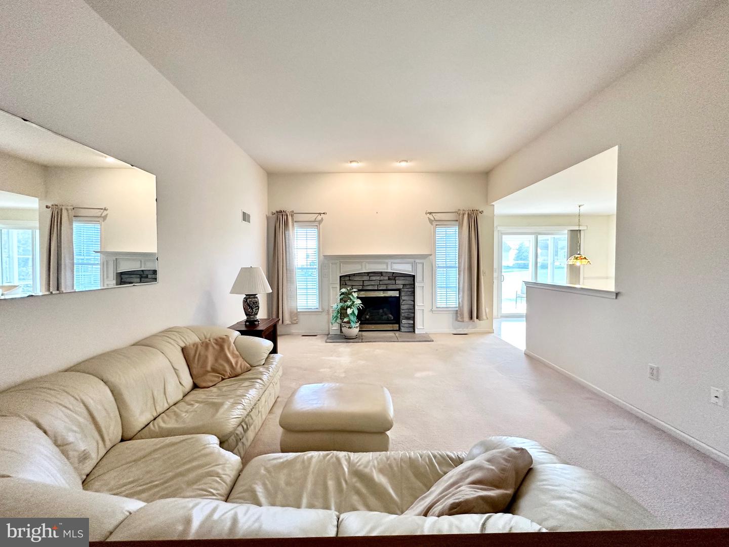 506 Waterside Cir