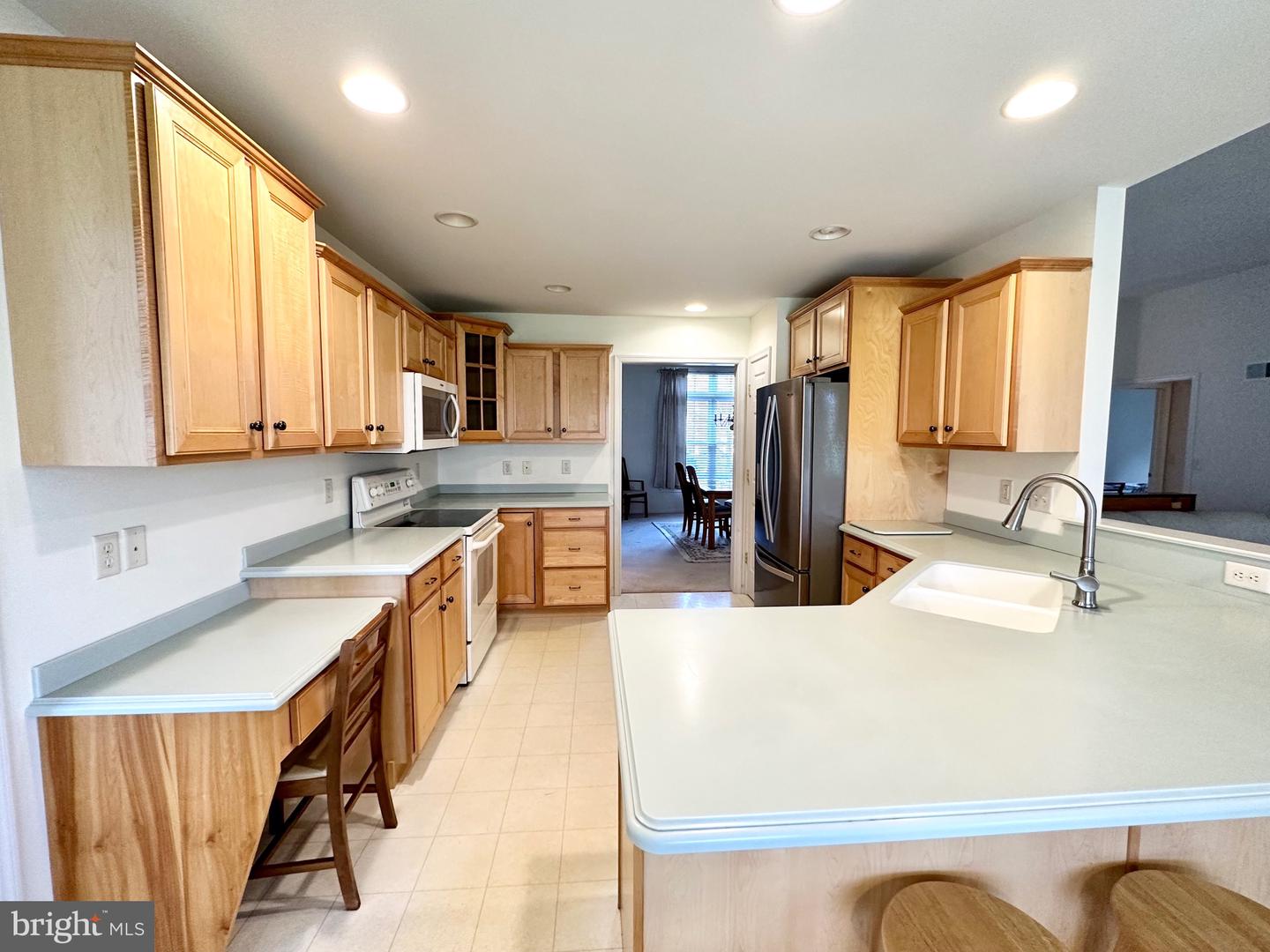 506 Waterside Cir