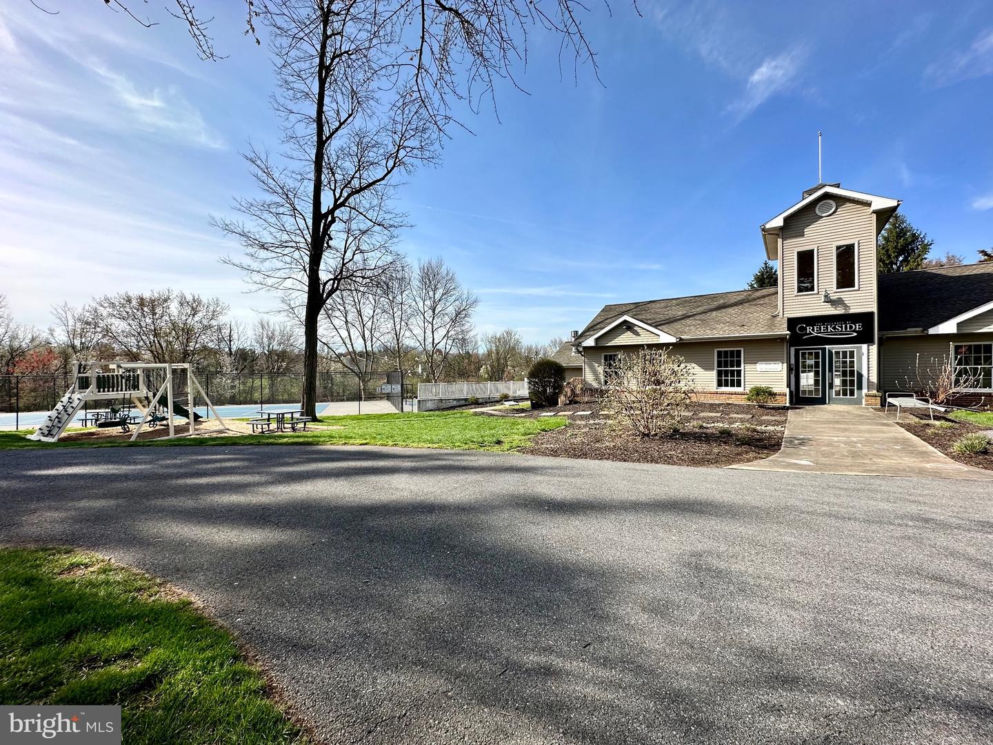 506 Waterside Cir