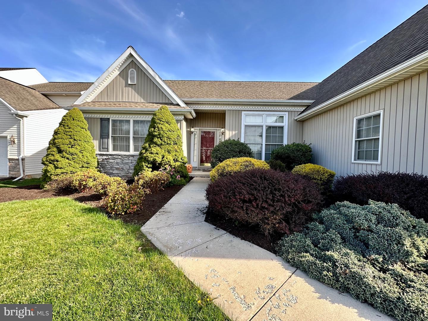 506 Waterside Cir