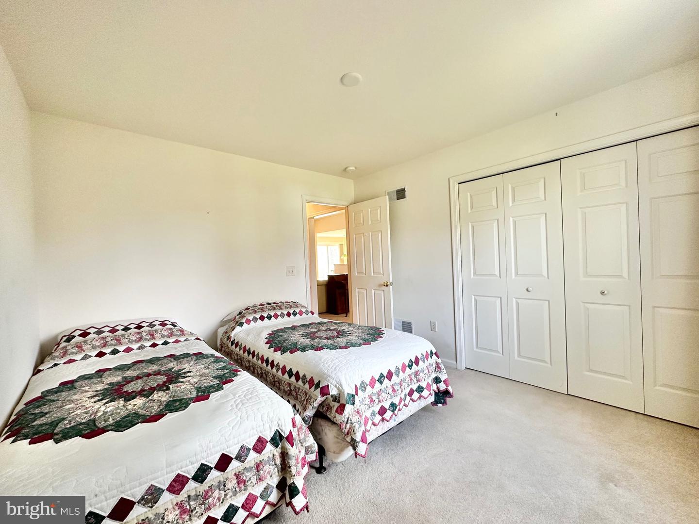 506 Waterside Cir
