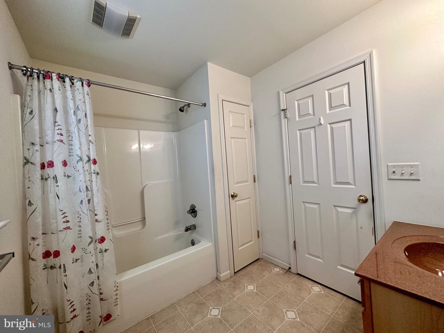 506 Waterside Cir