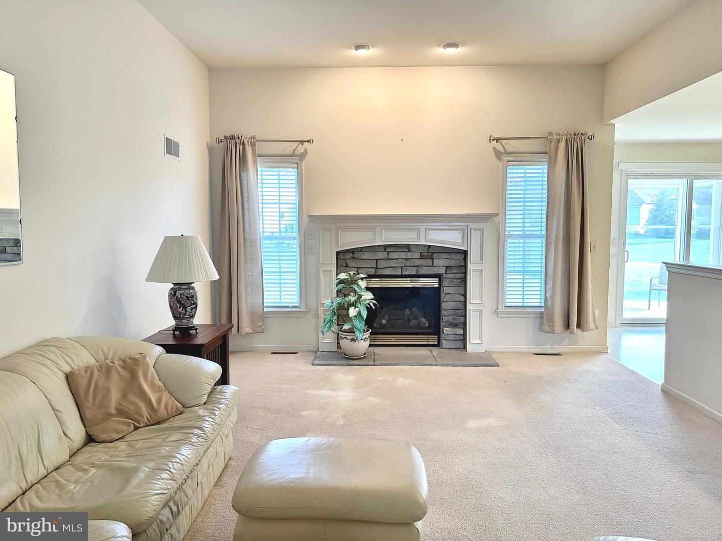 506 Waterside Cir