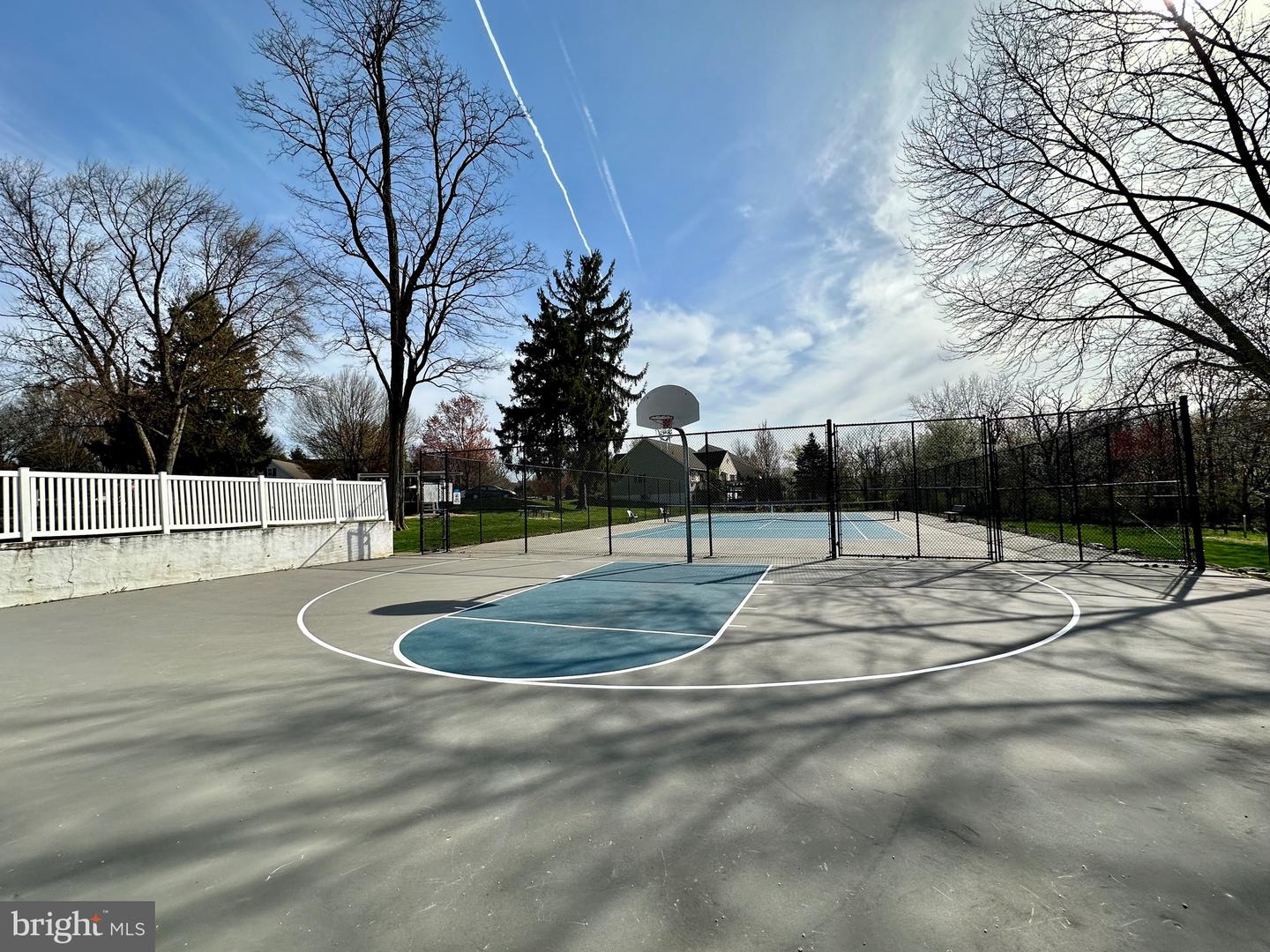 506 Waterside Cir