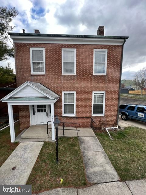 164 N 9th St