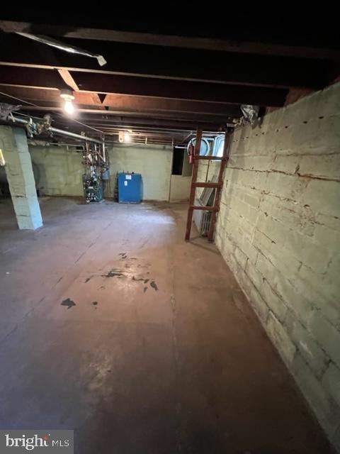 25 E Pershing Ave