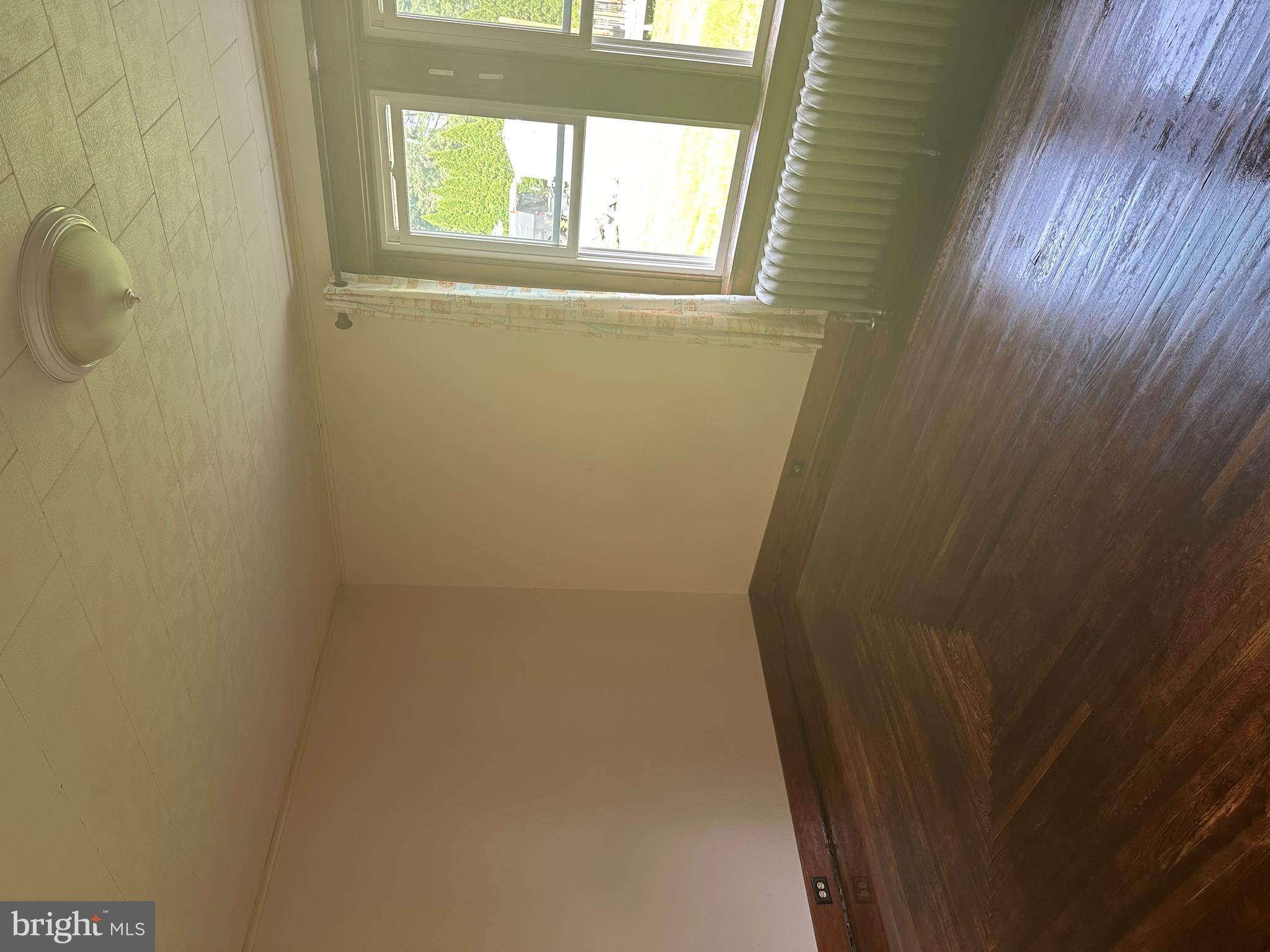 25 E Pershing Ave