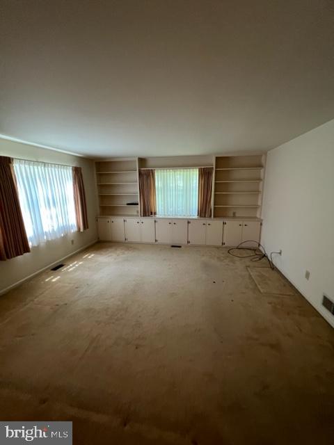 23 Woodland Est