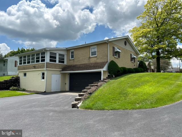 215 E Main St