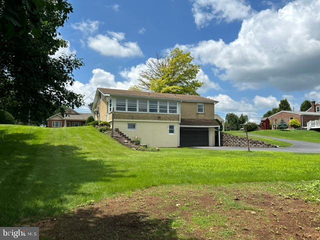 215 E Main St