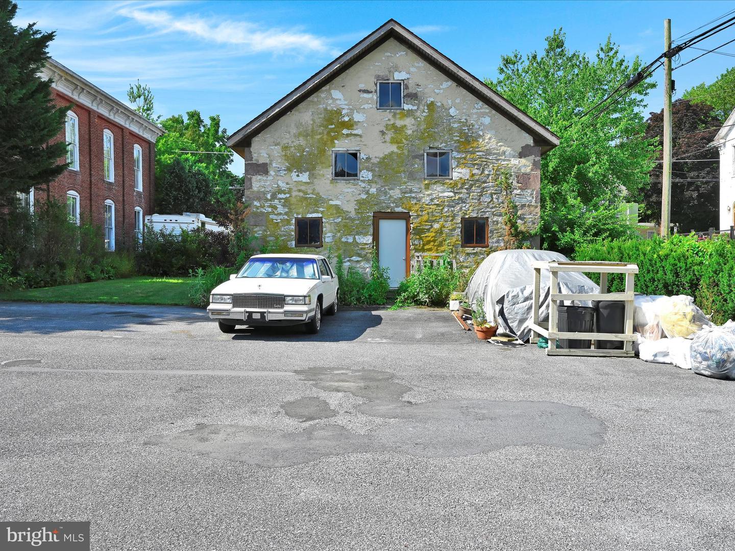 67 W Main St
