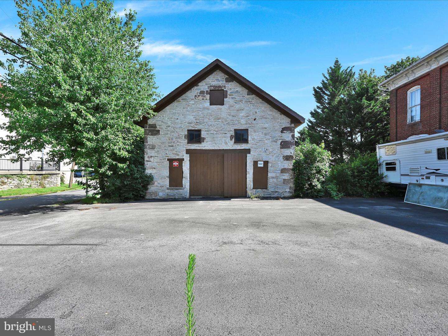 67 W Main St