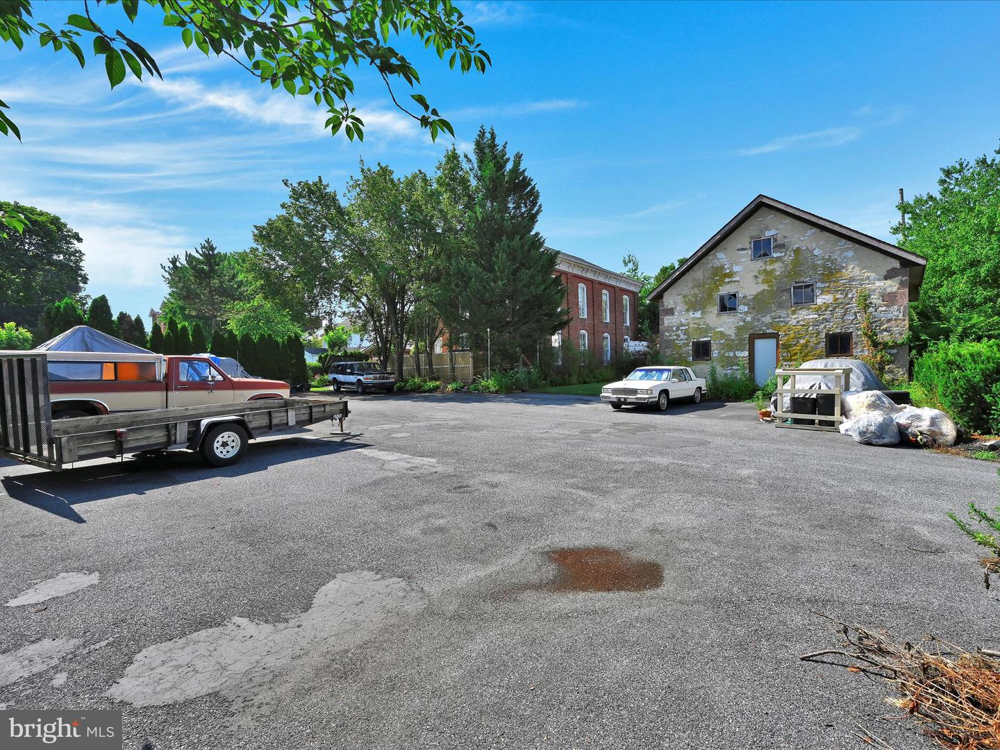 67 W Main St