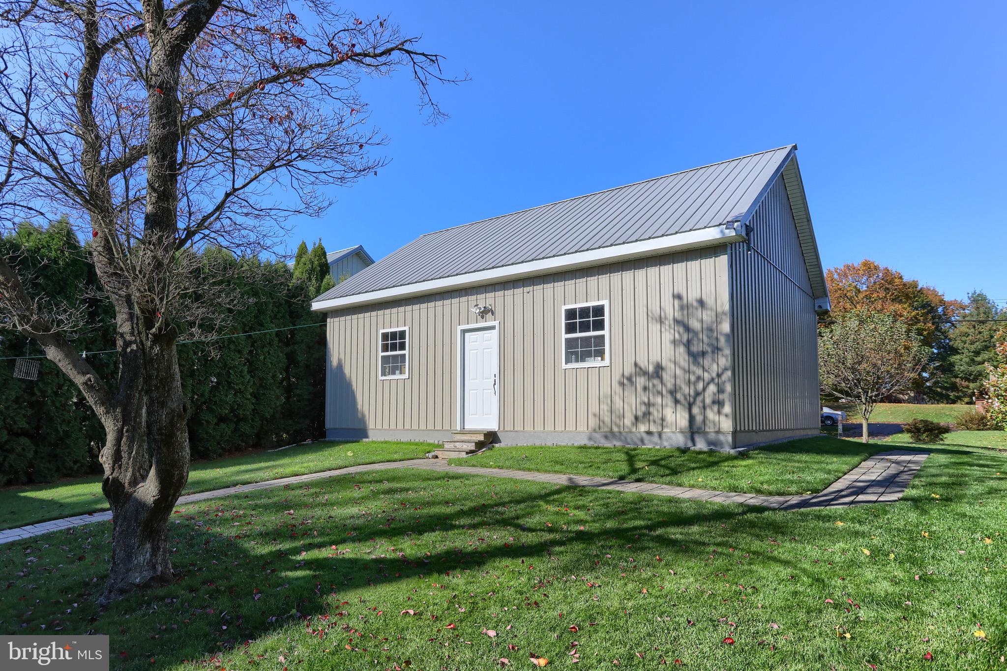 195 Race St