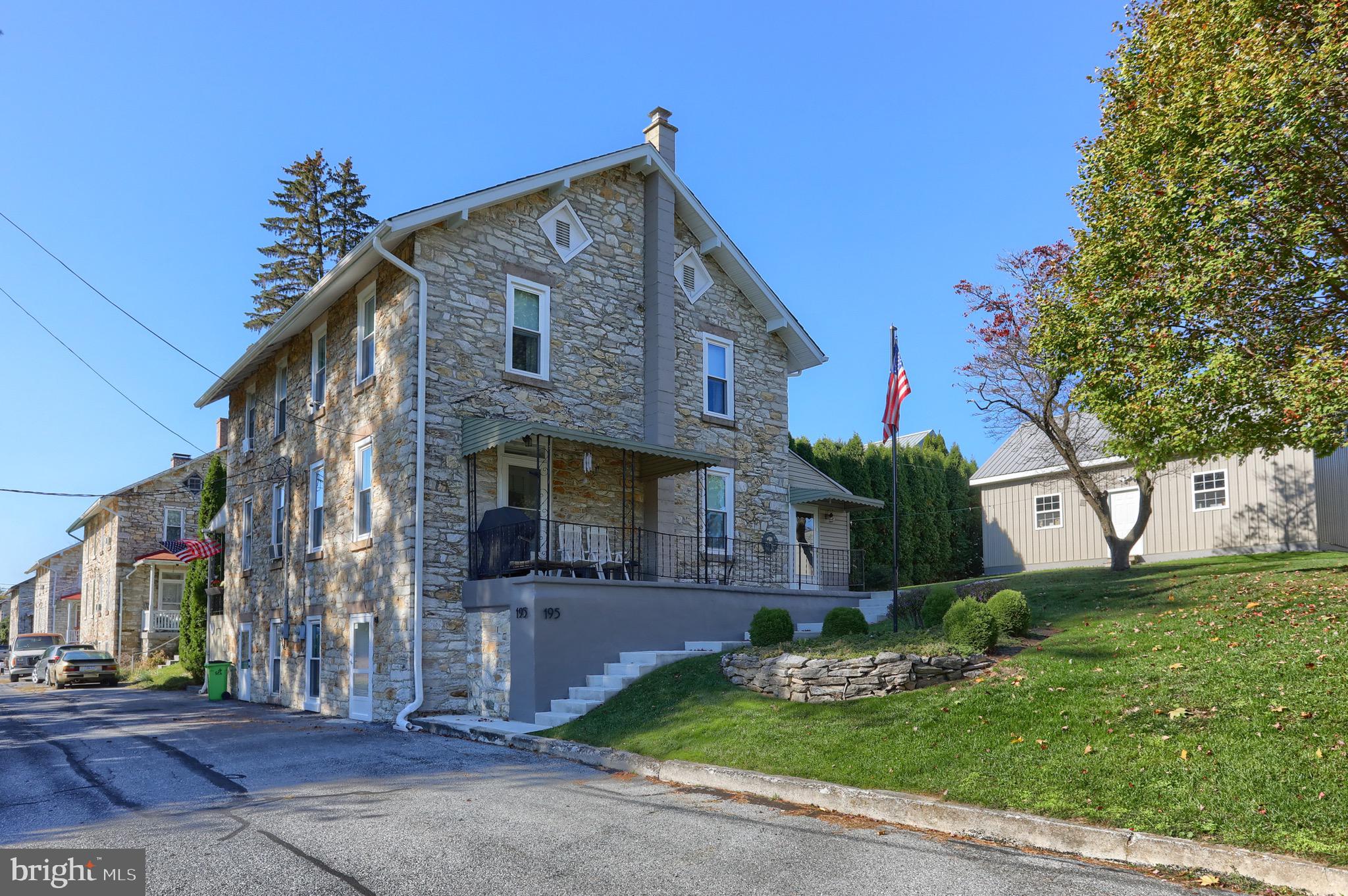 195 Race St