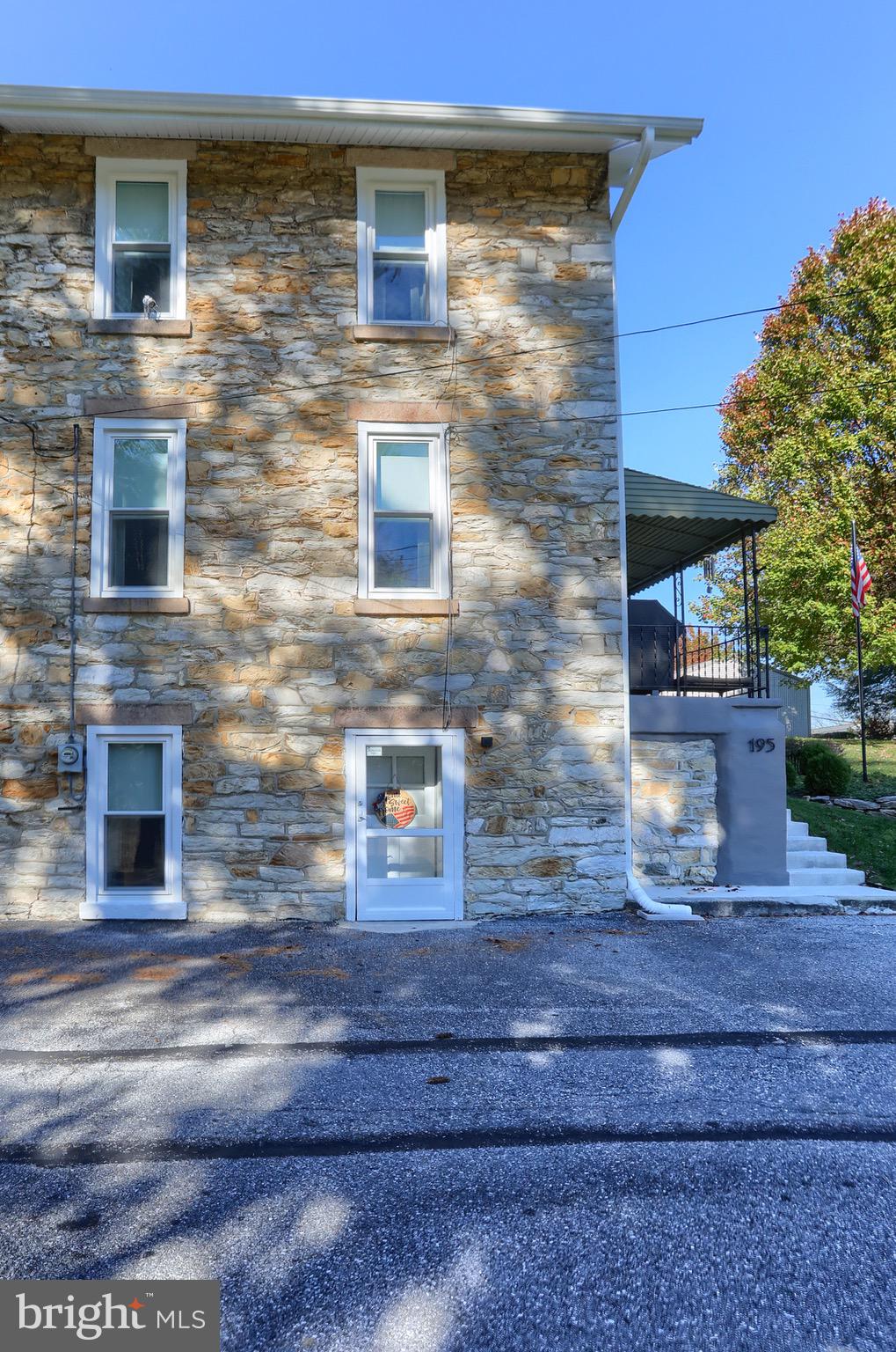 195 Race St