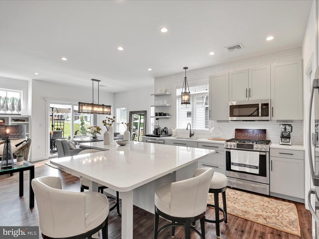 1208 Mosaic Dr