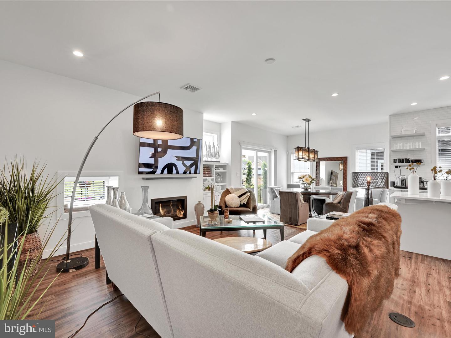 1208 Mosaic Dr