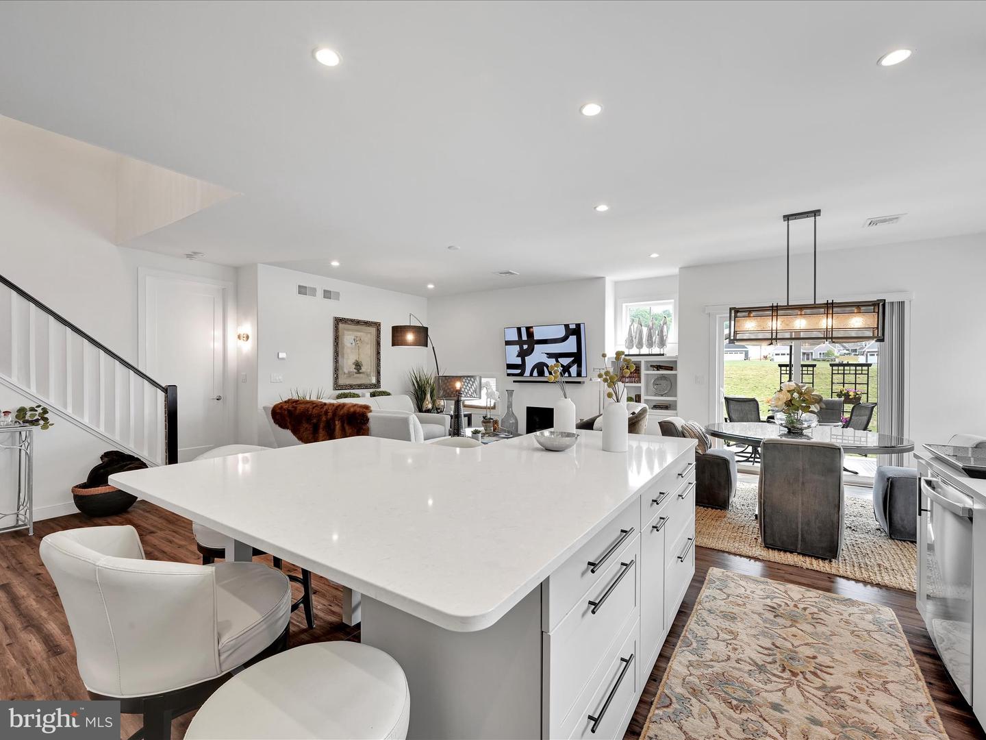 1208 Mosaic Dr