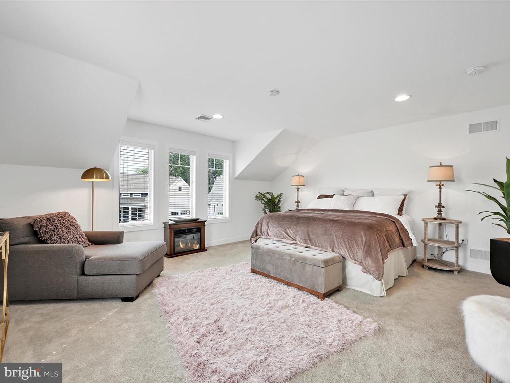 1208 Mosaic Dr