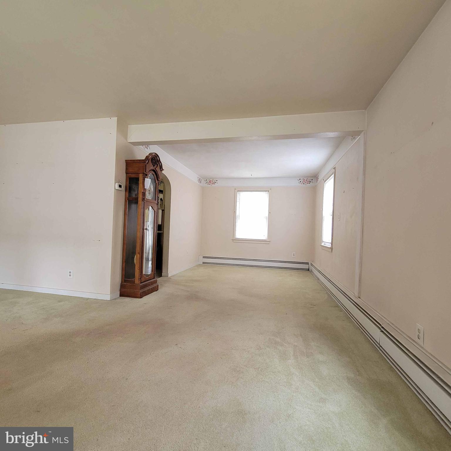 337 S 6th St