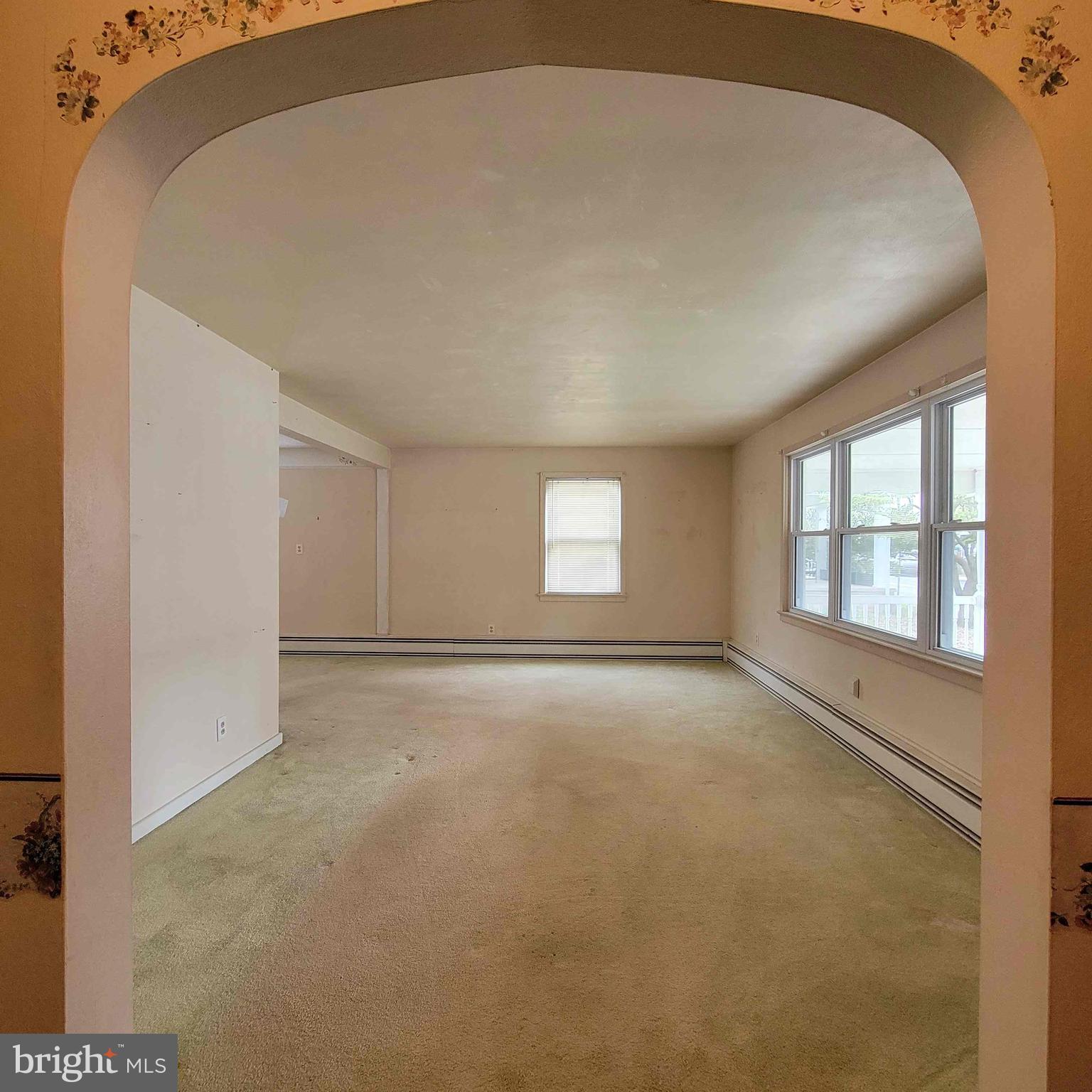 337 S 6th St