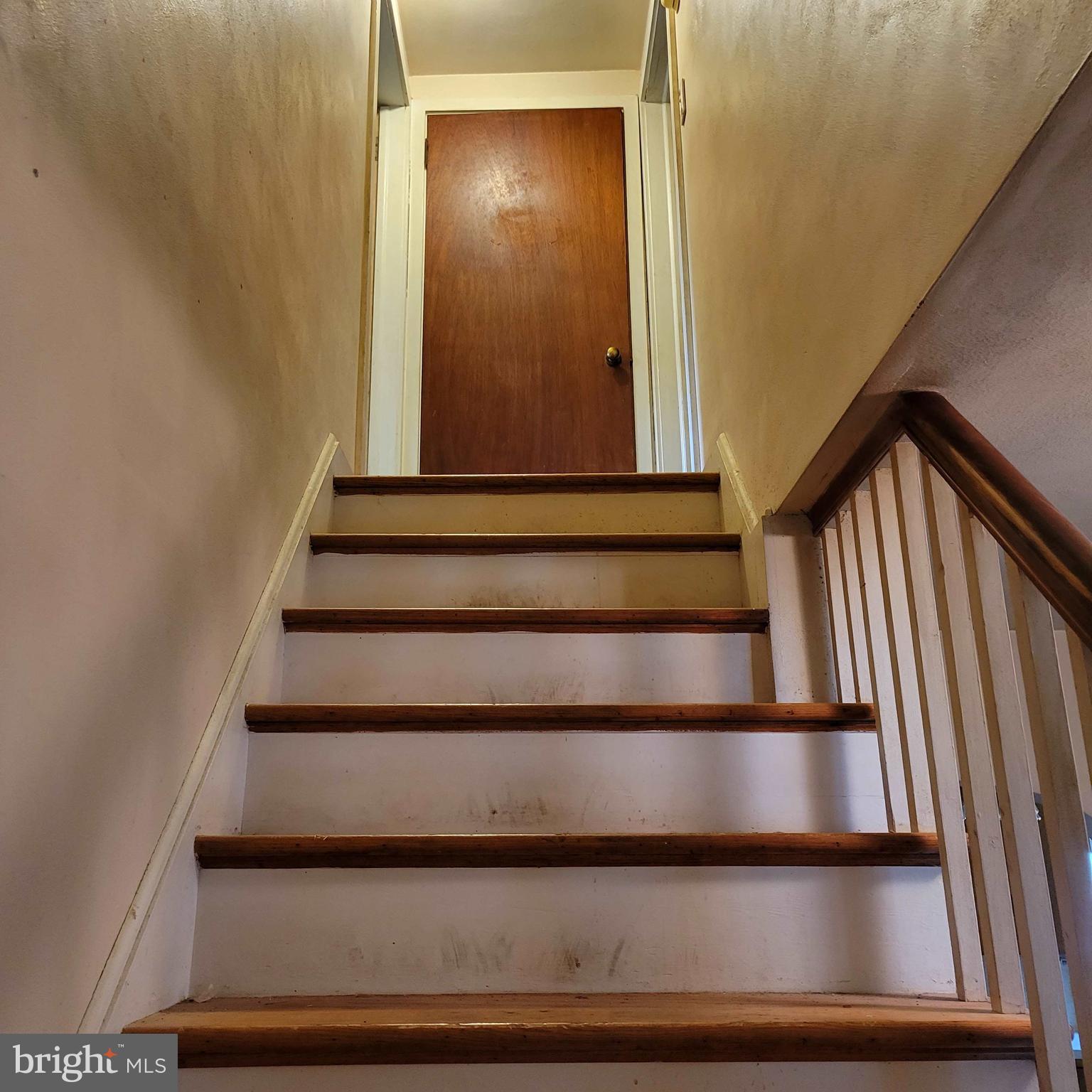 337 S 6th St