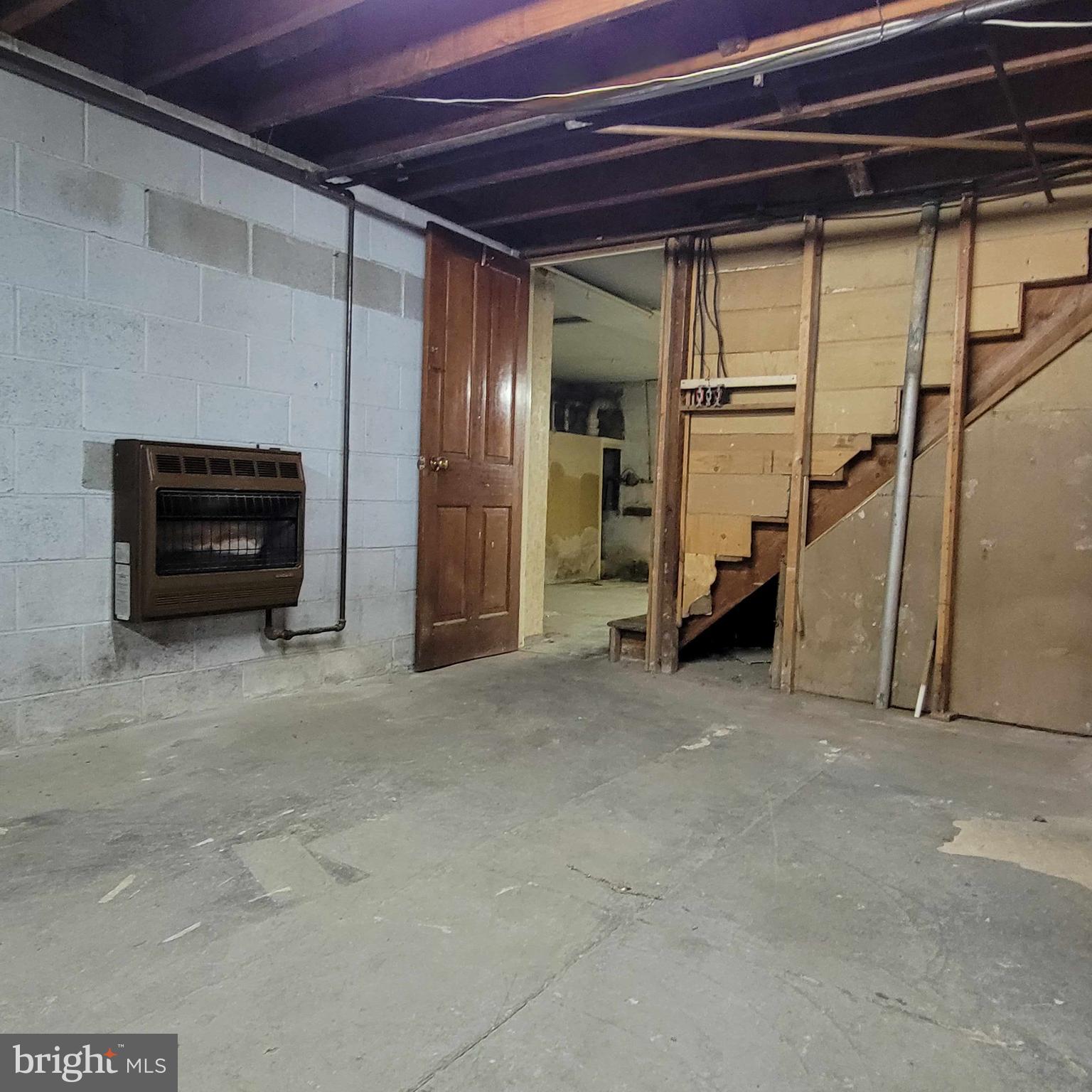 337 S 6th St