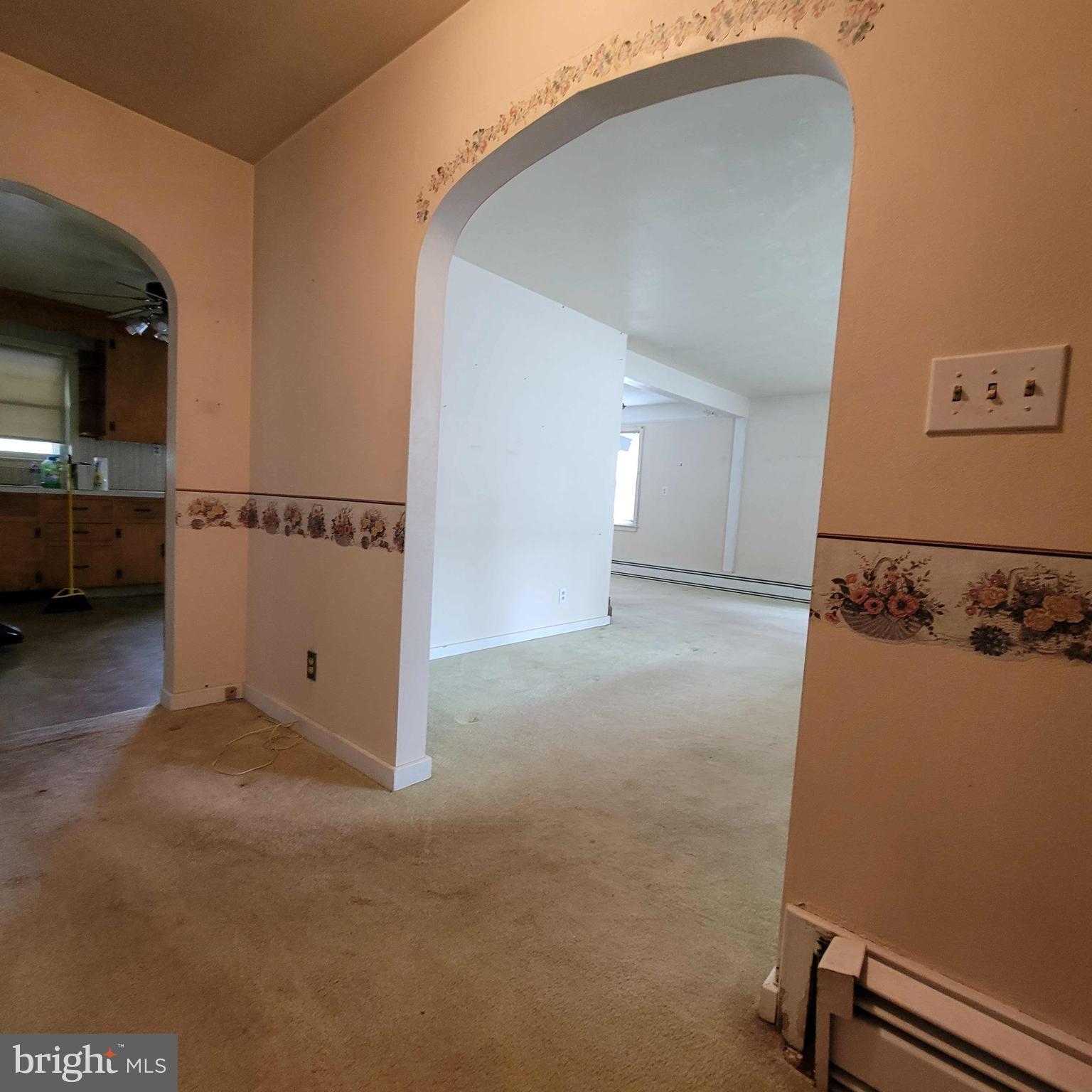 337 S 6th St
