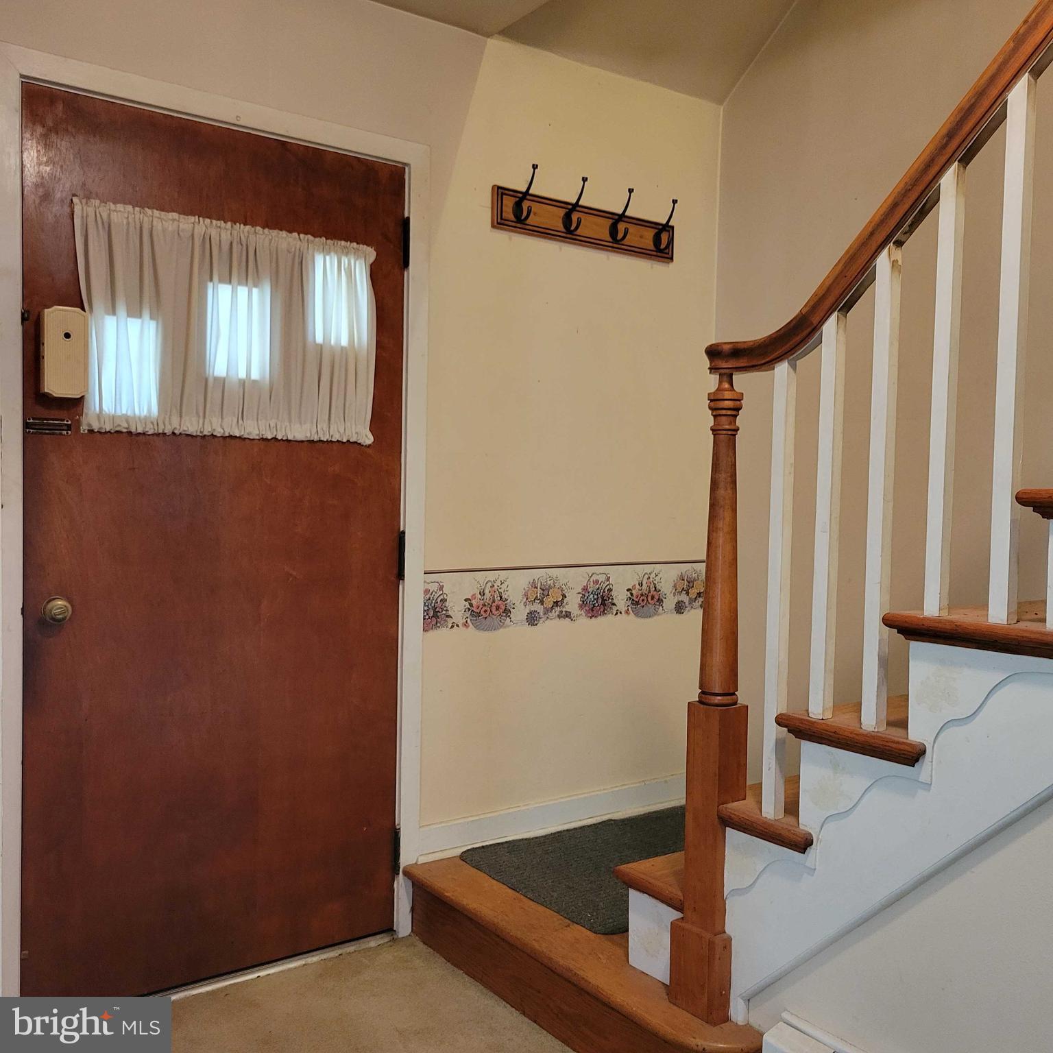 337 S 6th St