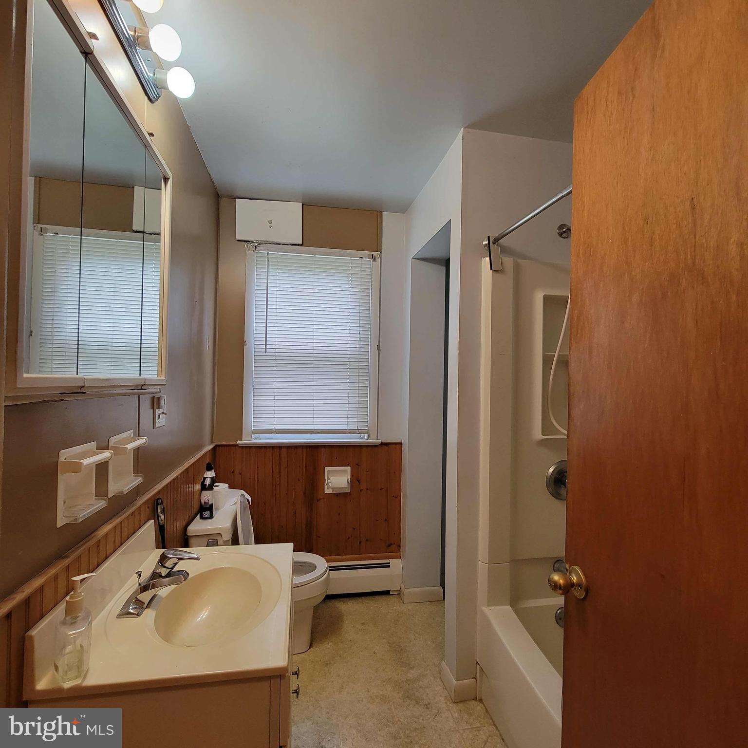 337 S 6th St