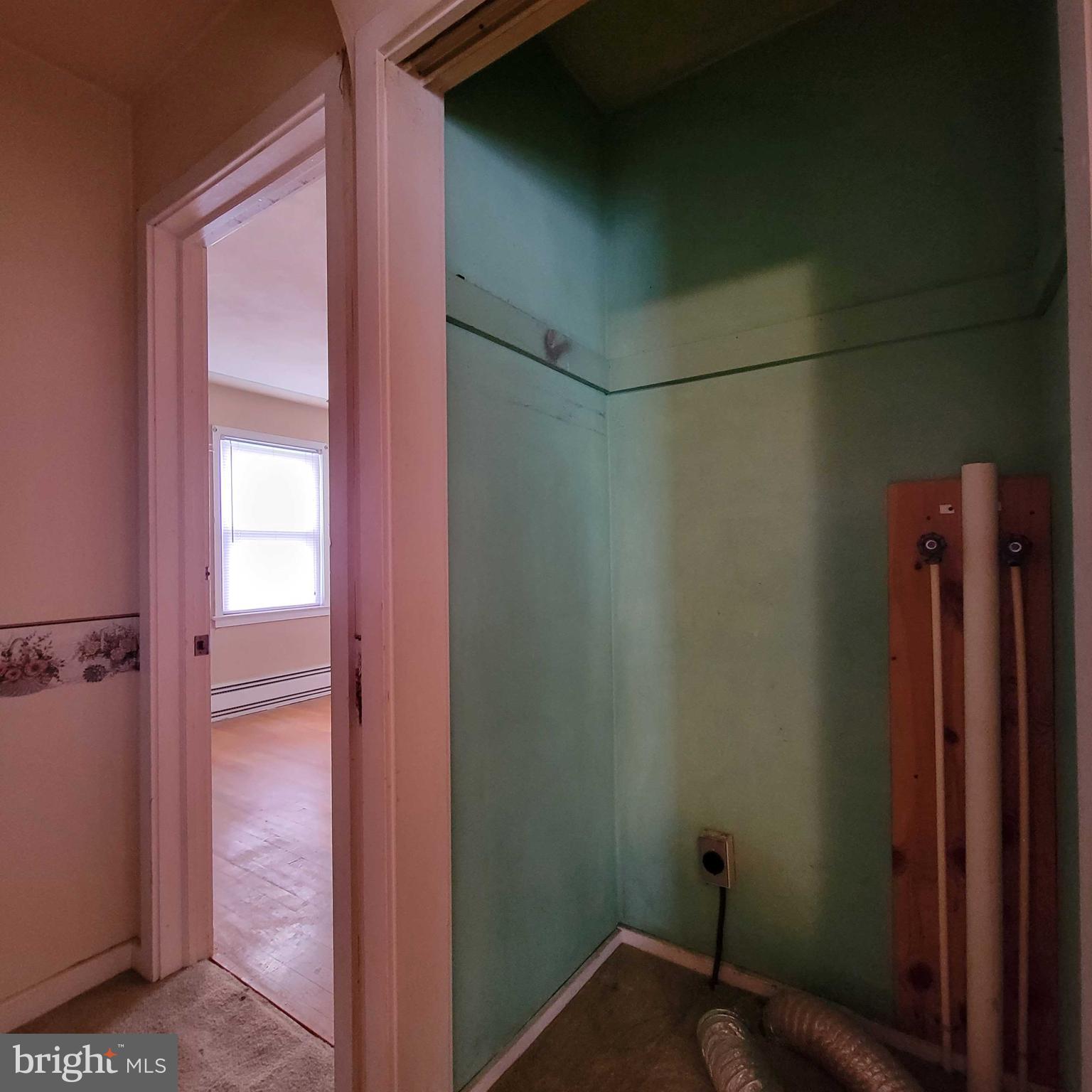337 S 6th St