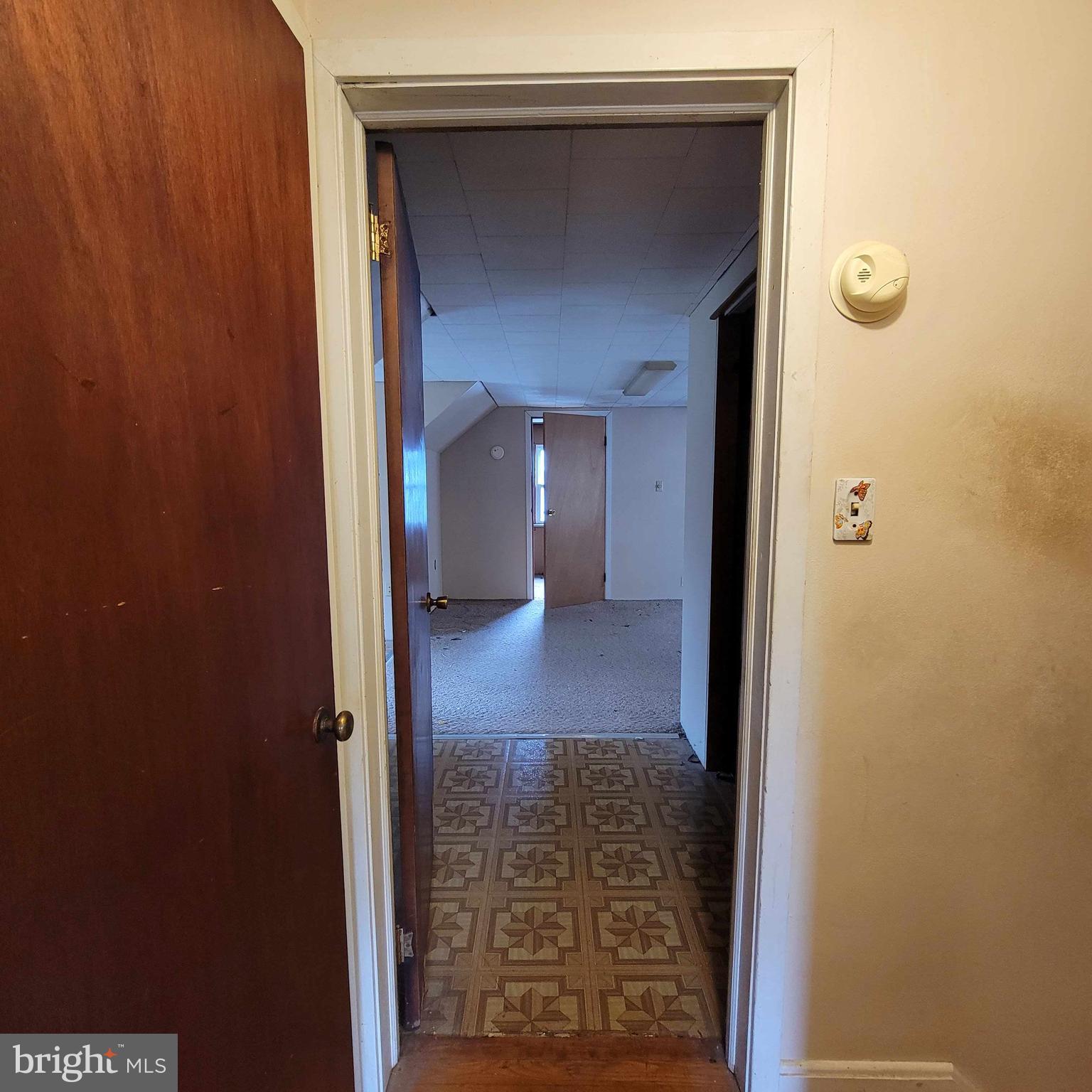 337 S 6th St