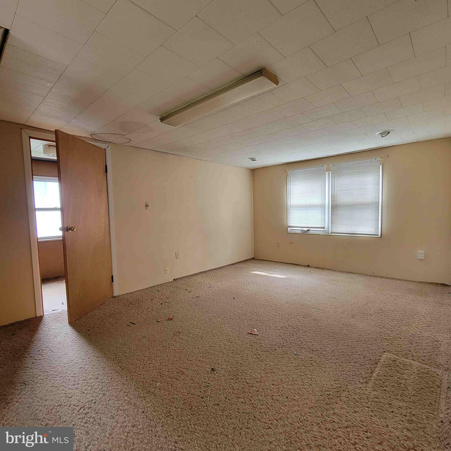 337 S 6th St