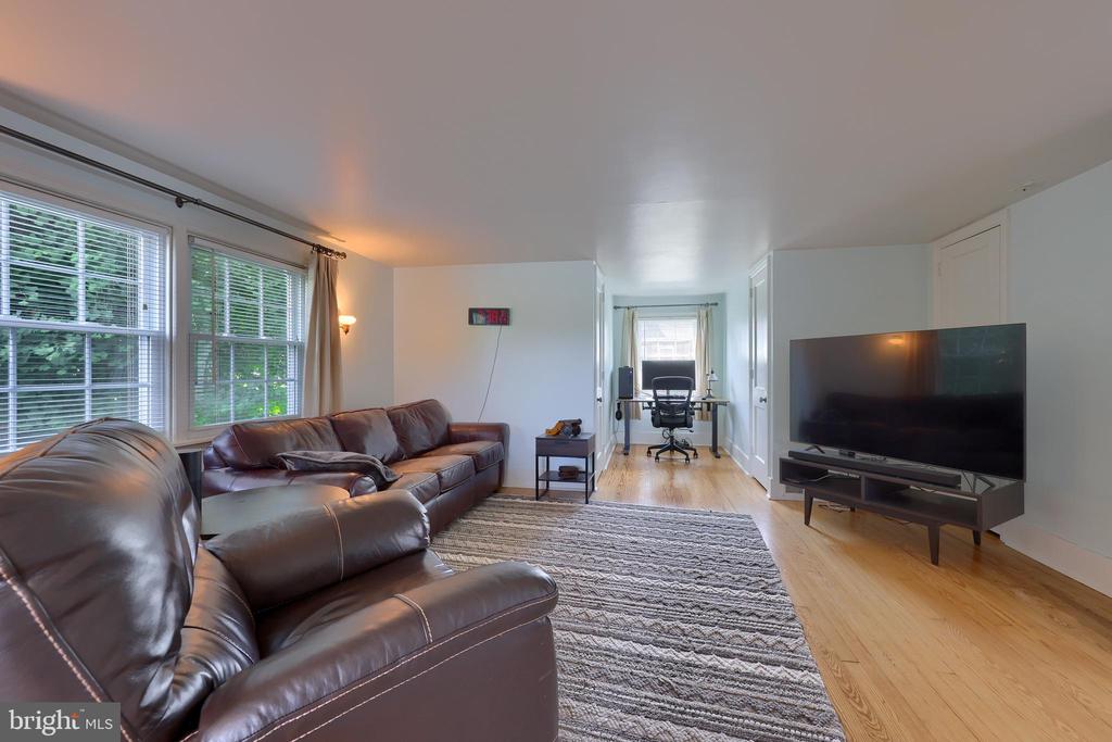 1250 Colebrook Rd