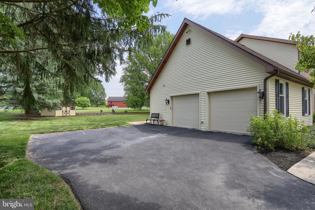 106 Maple Ln
