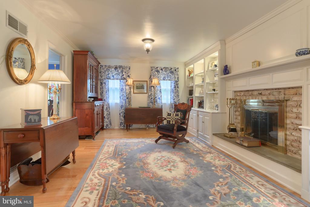 106 Maple Ln