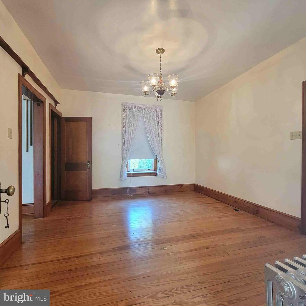 48 W Main St