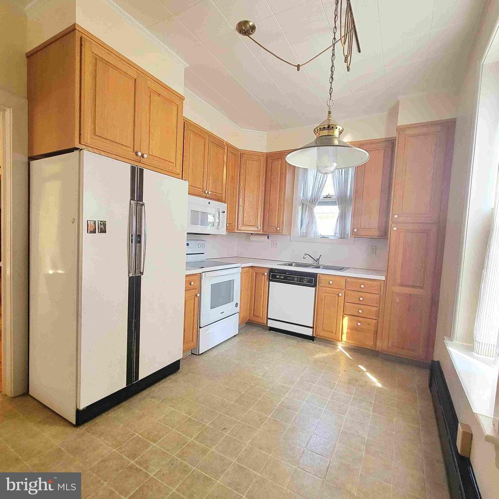 48 W Main St