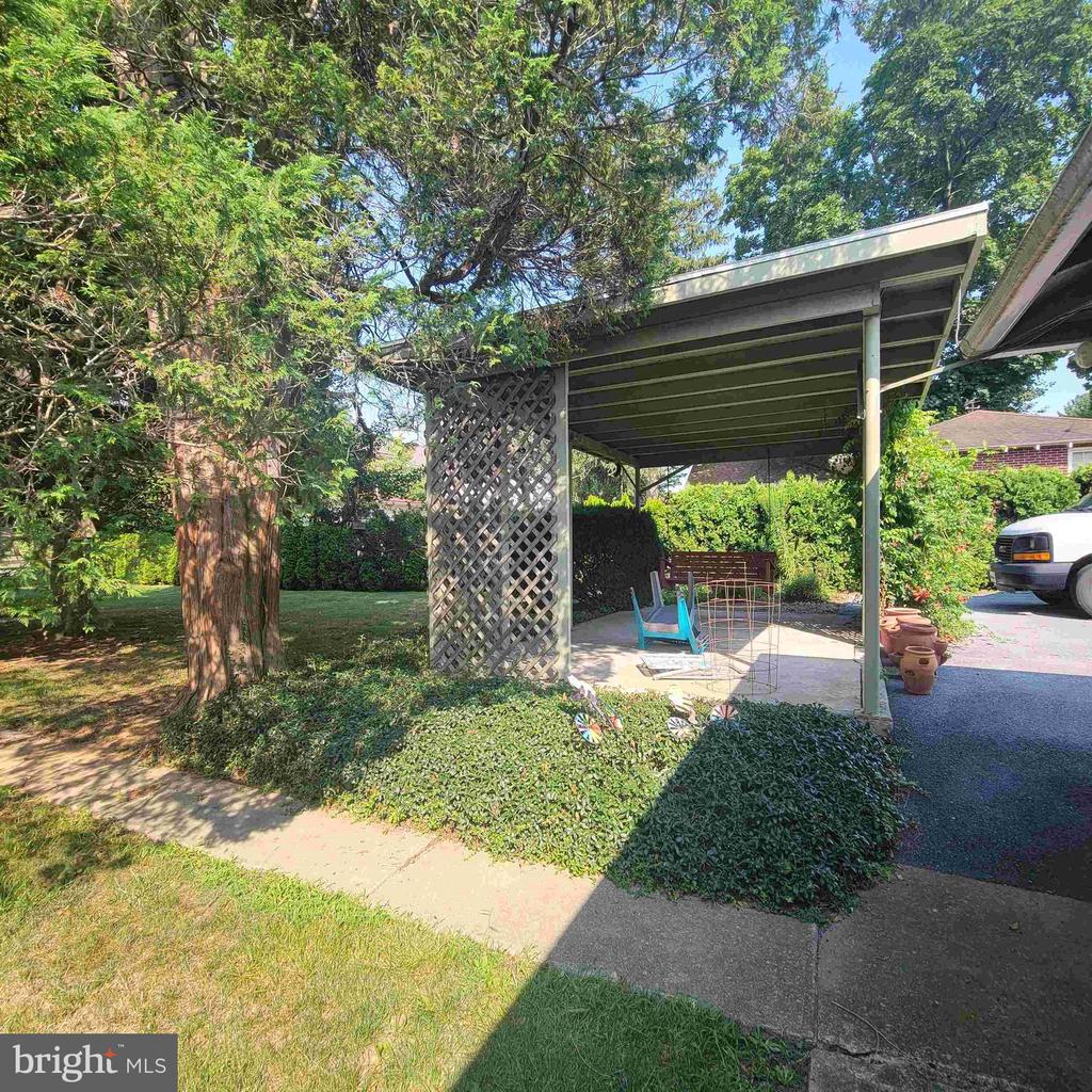 48 W Main St