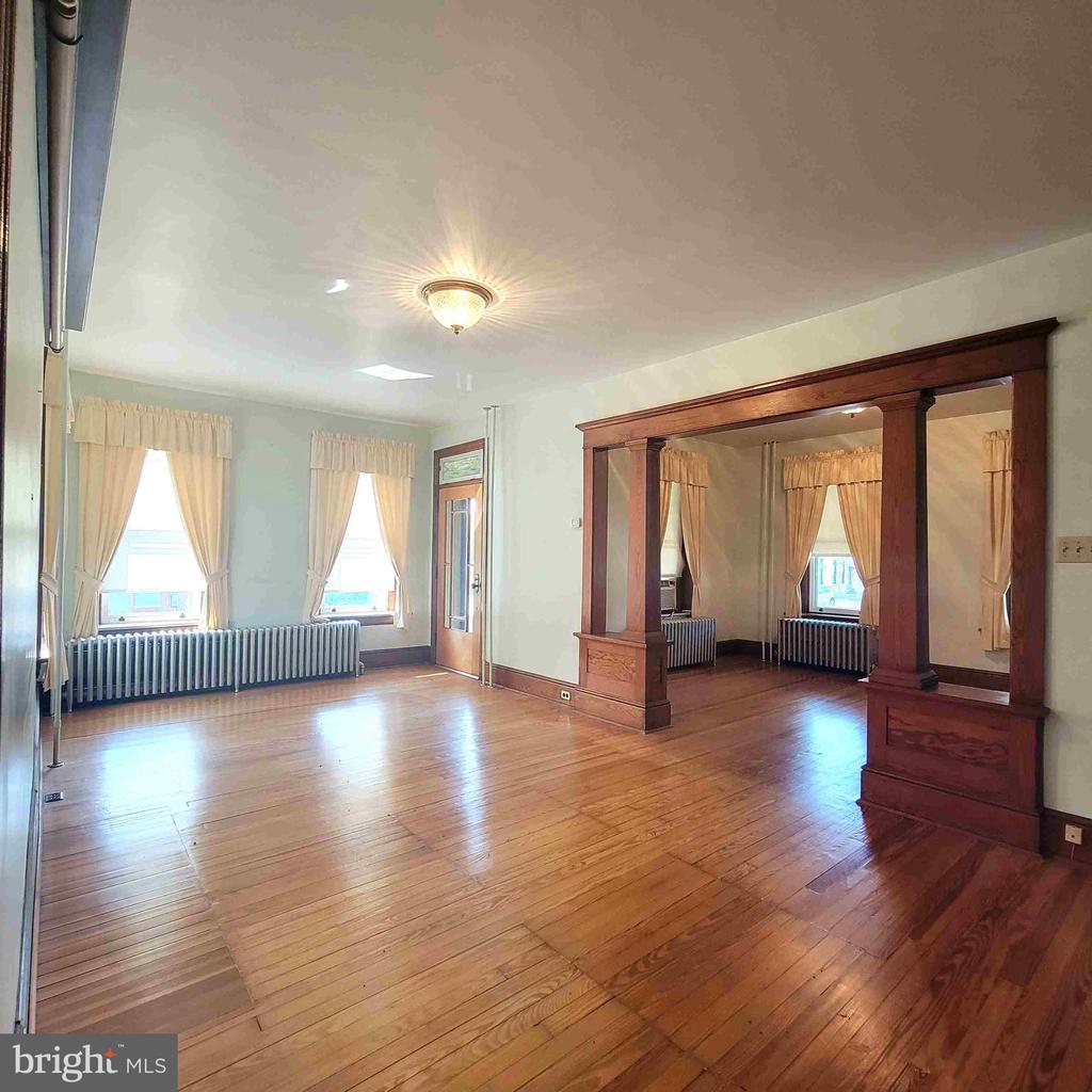 48 W Main St