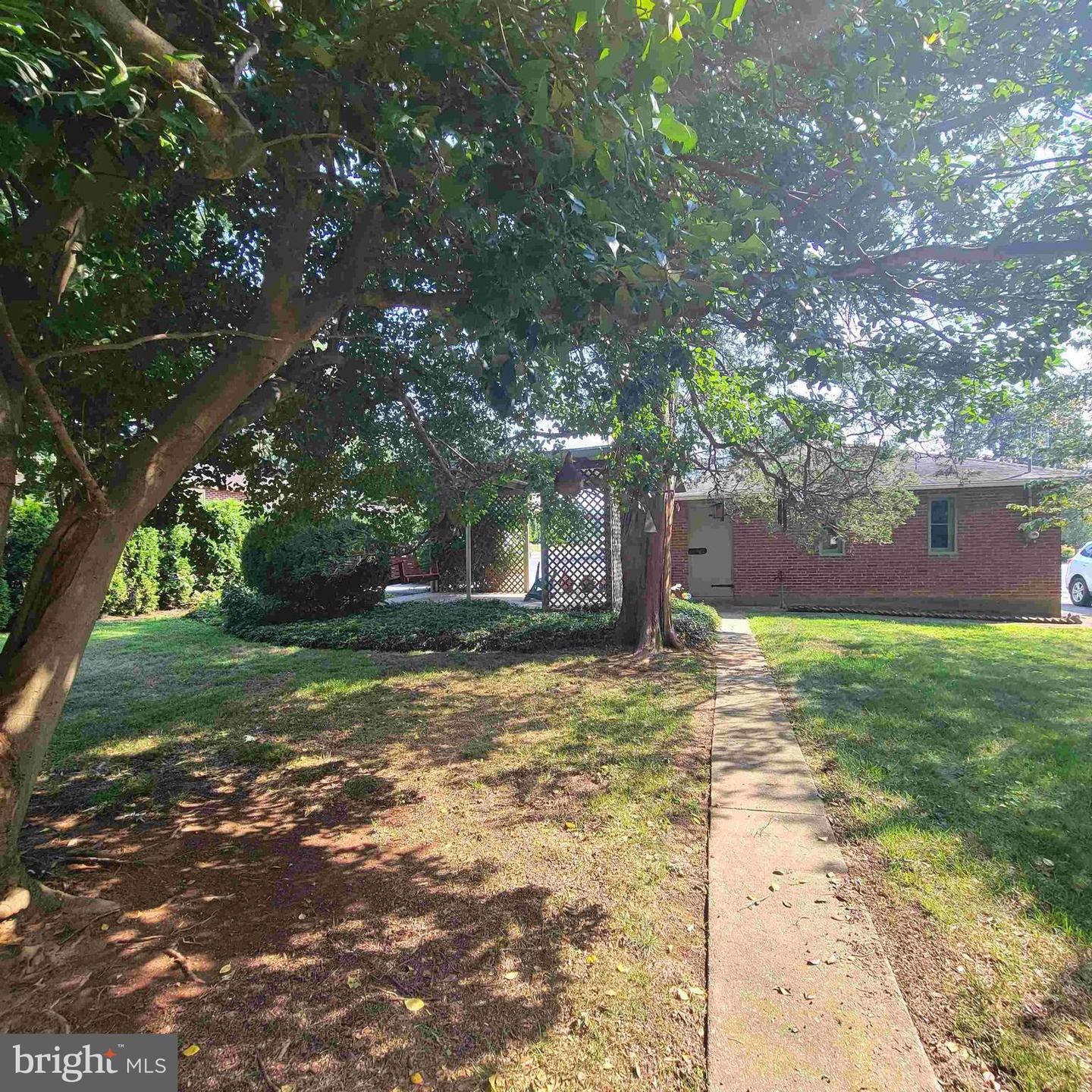 48 W Main St