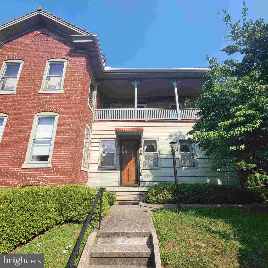 48 W Main St