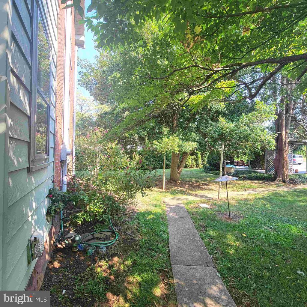 48 W Main St