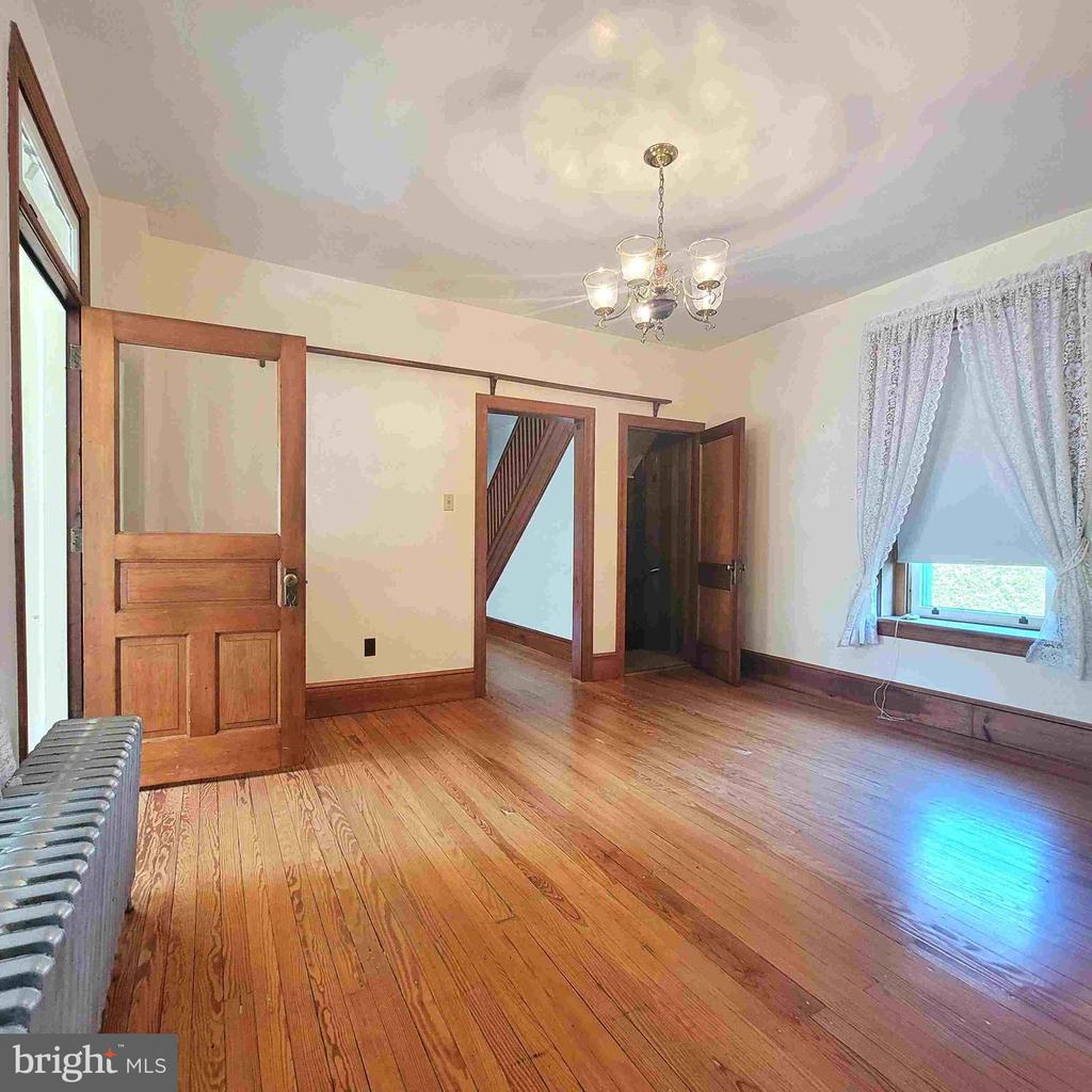 48 W Main St