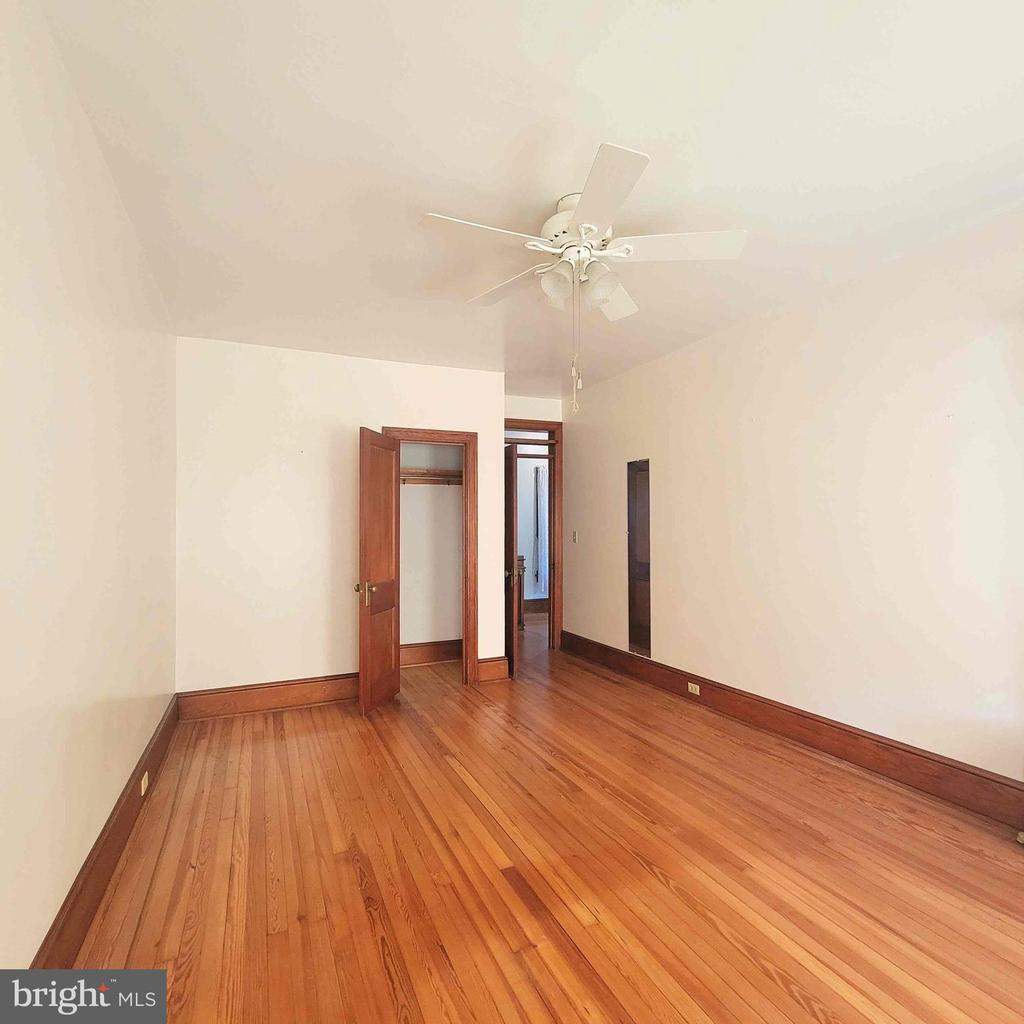 48 W Main St