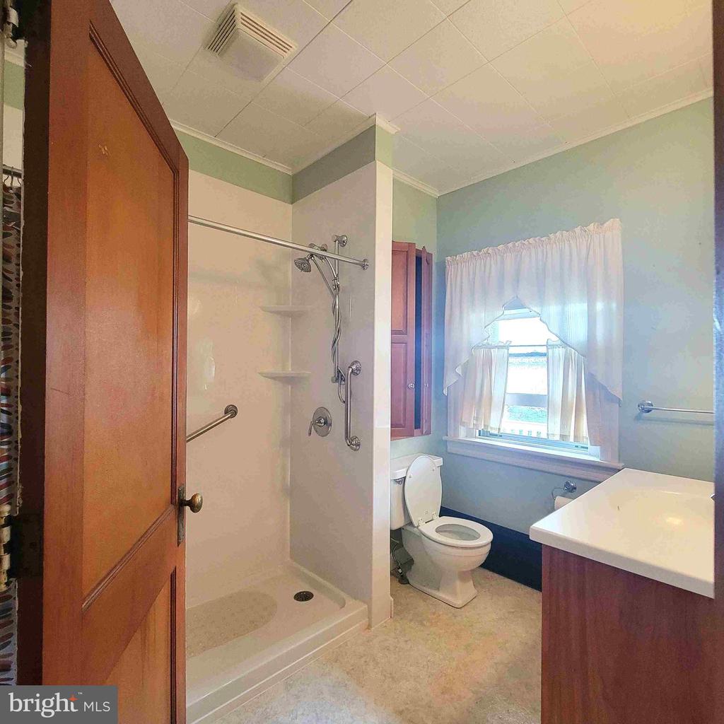 48 W Main St