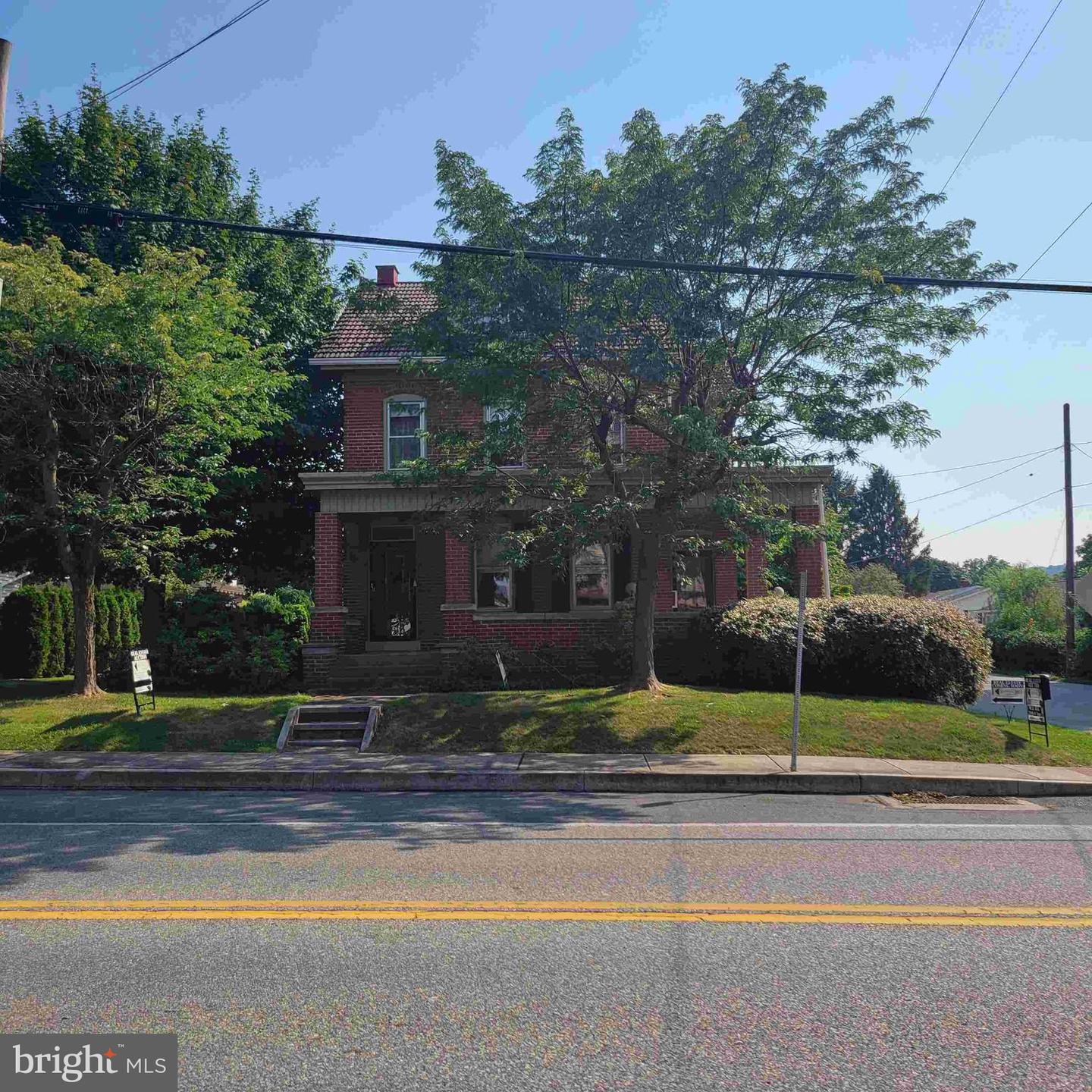48 W Main St