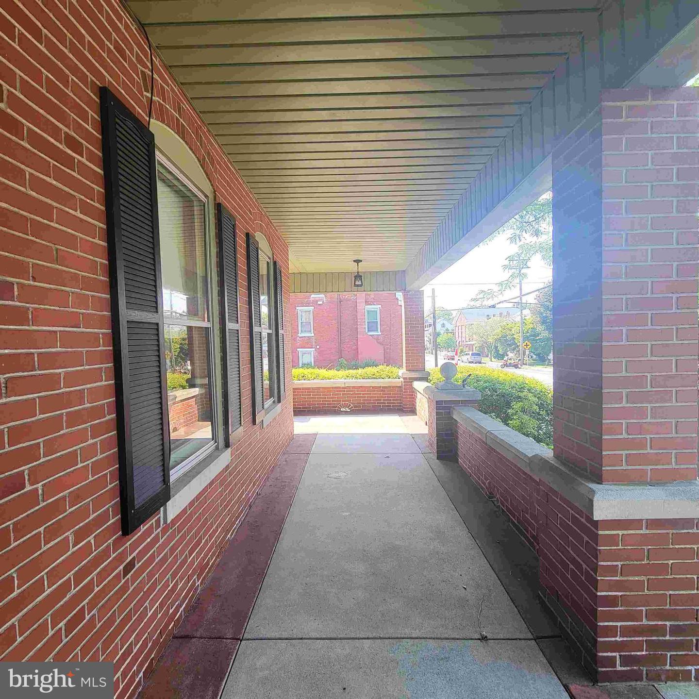 48 W Main St
