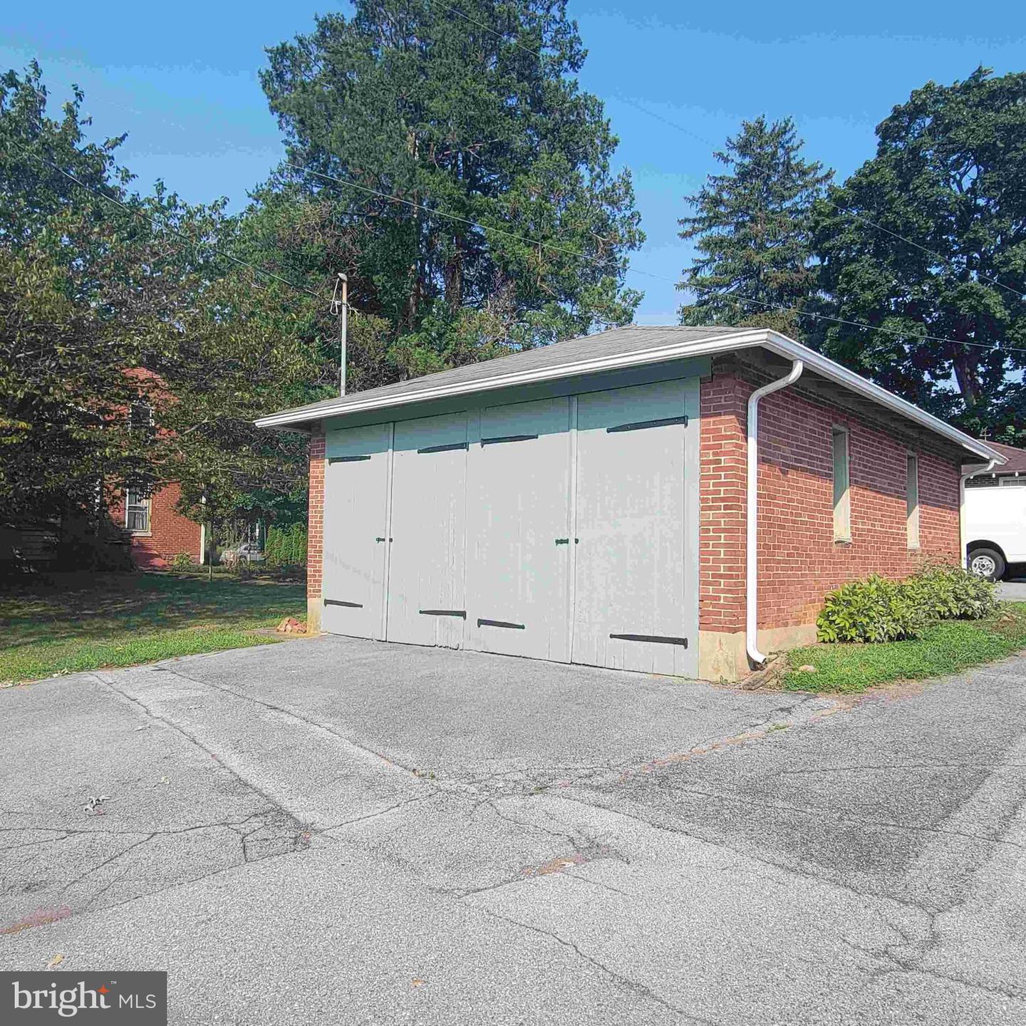 48 W Main St